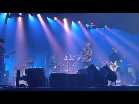 Midnight Oil - Best Of Both Worlds (live)
