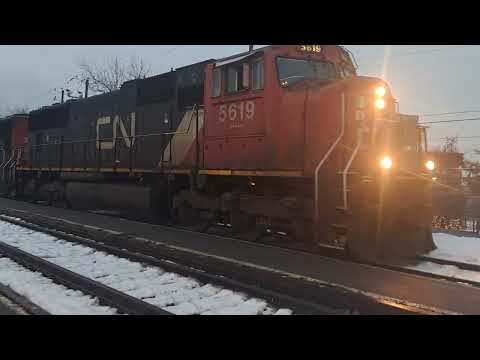 classic duo! cn 527 rolling by st lambert