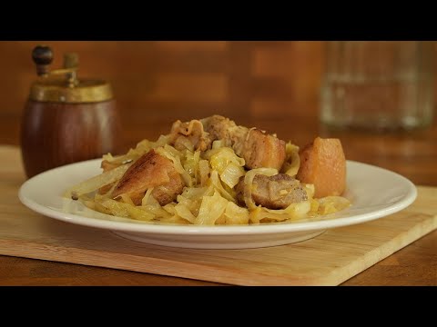 Uvař šťavnatý vepřový bůček na zelí a zažiješ radost na jazyku