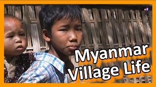 preview picture of video 'Myanmar 2012 - Thuhekan, village near New Bagan (1190)'