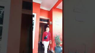 Download lagu tiktok jilbab ketat tante cantik goyang  nya mantap mp3