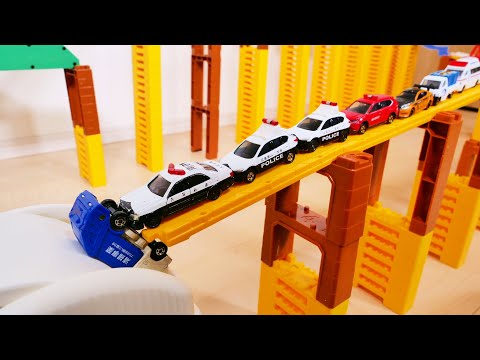 トミカのはたらくくるまたちがトミカシステムの坂道を走る！ Tomica Working Cars Drive a Tomica System original course☆