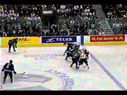 2004 WCQF GM7 Canucks vs Flames 03