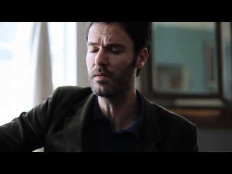 Piers Faccini performs "Two Grains of Sand" for Quick Hits