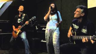 Video No Te Muevas de Carol Anngel