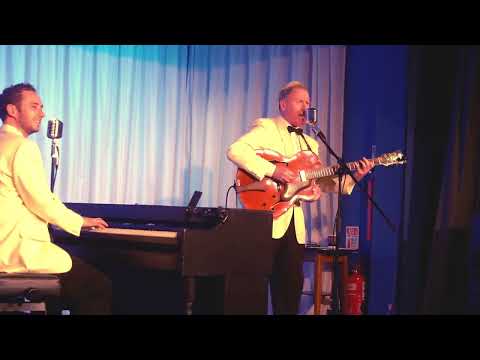 Love Bug Crawl - The Casinos