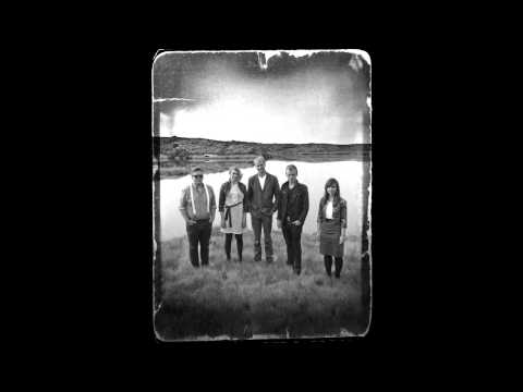 Rökkurró - Hún