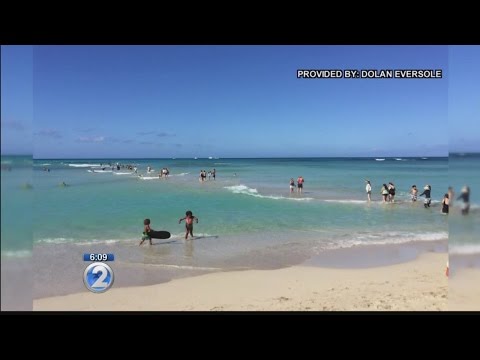 Exposed sandbar creates optical illusion off Waikiki