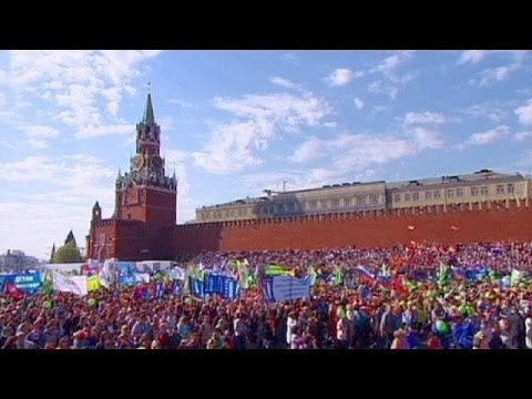 Crimea annexation celebrated at Red Square marches