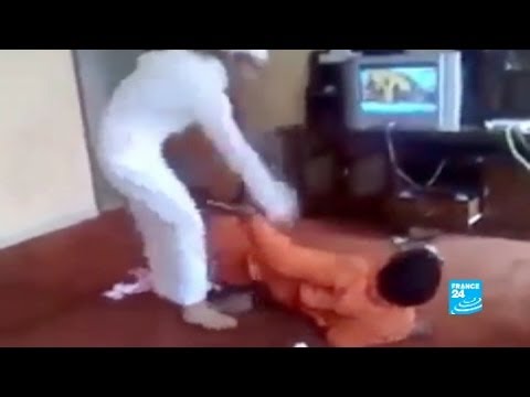 فيديو لضرب وحشي يتعرض له عامل نظافة في السعودية