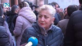 Աննան մեզանից ինչո՞վ ա լավ, դառավ լեյդի, բա՞ մենք. հըլը թող գա ժողովրդի մեջ կանգնի: տնտեսվարող