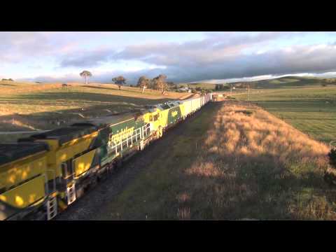 CF4408,CF4407,G535 works Freightliners 1881 into Blayney