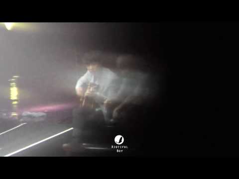 Zhangyixing Play the guitar and sing call me baby