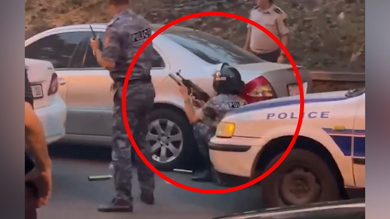 Ինչպես է ոստիկանը ծխարձակող նռնակ նետում