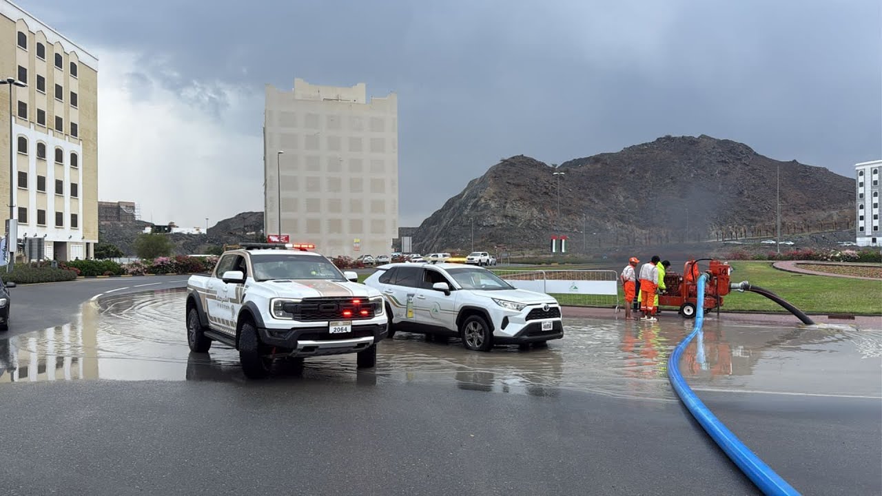 بلدية خورفكان تتعامل مع الأمطار بخطة طوارئ واستجابة ميدانية فاعلة #الشارقة24 