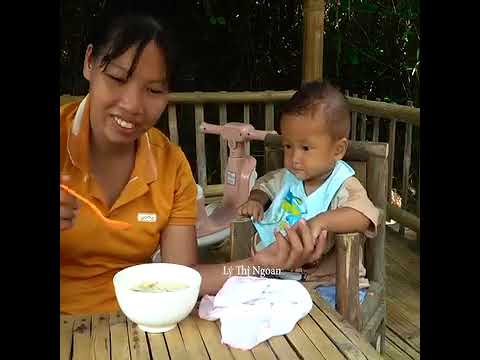 No Help, No Complaints—Just a Mother Cooking for Her Kids