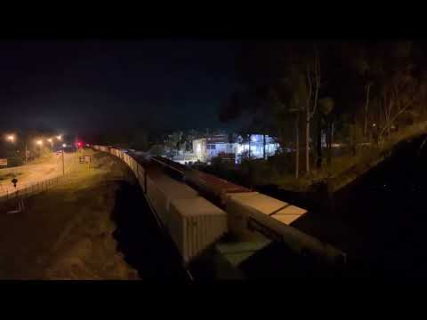 RAIL: 3BA6 IFT bound passing 3SB5 at Greenbank Loop which is waiting to go into Acacia Ridge.