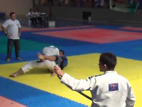 NETO MELO vs ARTHUR XAVIER-CAMPEONATO ALAGOANO DE JIU-JITSU 27/05/12