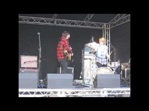 Slow Club - 'Giving Up On Love'