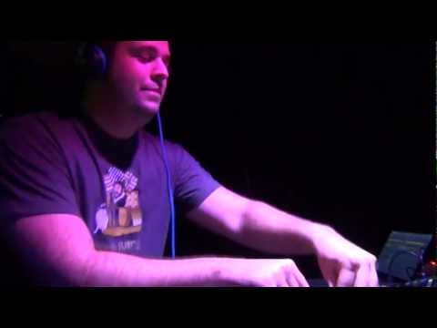 VICTOR PRADA LIVE DJ SET @ ENTRANCE 10 - SALA STARVING - MADRID (24-11-2012)