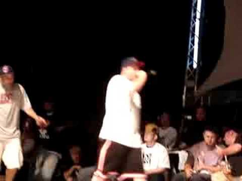 The Saurus Vs Moodswangz - Scribble Jam 2006