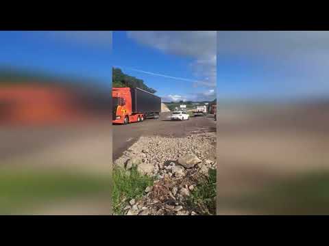 Colisão entre caminhão e Hilux termina em morte na BR-386 e moradora de Toledo está entre as vítimas