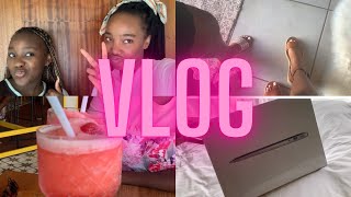 December VLOG round up: mom and daughter pedicure date, Lunch date, MacBook unboxing | #Roadto600