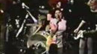 Bikini Kill - Resist Psychic Death (2 cam / studio sync)