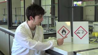 preview picture of video 'Sicurezza in laboratorio: Acido Acetico'