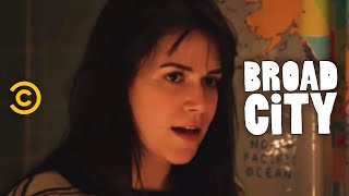 Broad City - Can't Flush. Wanna Die.