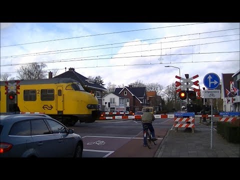 Spoorwegovergang Twello // Dutch railroad crossing