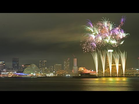 コロナ収束と世界平和への願い込め　シークレット花火６７４発が夜空彩る　神戸港