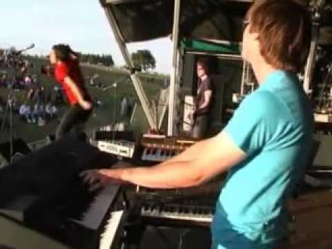 Chikinki at Ashton Court 2003 - Part 2