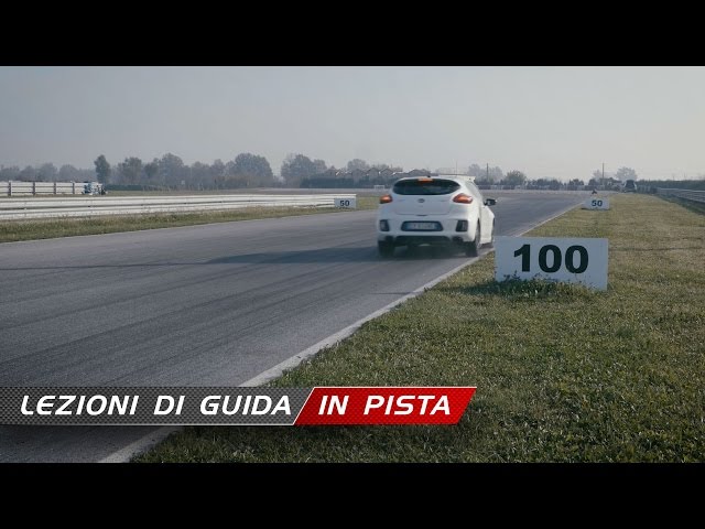 Vídeo relacionado con Tecnica di guida in pista: Manuale tecnico per principianti - Auto GT e Formula