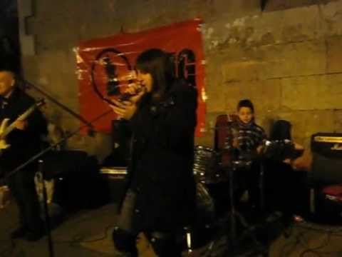 Thumbnail for little rock star bateria jam sesion improvisada en Placa Virreina by Joan Jett