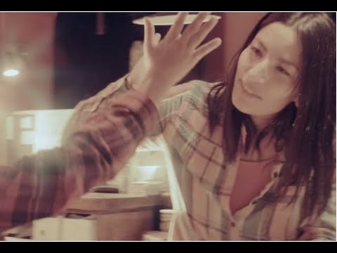 Los Peces Gordos No Pueden Volar - Ana Tijoux (Official Music Video)