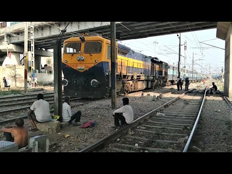 (13005) (Howrah - Amritsar) Mail (I.C.F) With WDG4D Locomotive.! Video