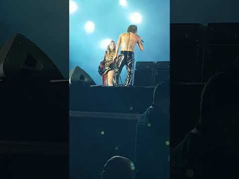 Maneskin com fãs no palco - Rock in Rio 2022 - 08/09/2022