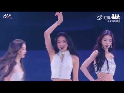 AAA Awards ceremony featured MEOVV stagewith Burning Up + Hands Up! 💥 performing