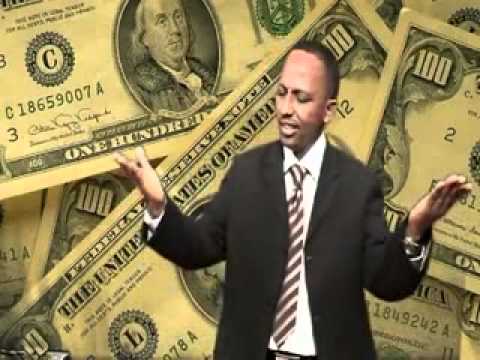 Yaa duulaya oo soconaaya, Qaxooti yaa doonaaya, Dalka yaa ka dhoofaaya, Dirirta yaa ka cararaaya.flv