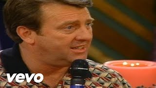 Bill & Gloria Gaither - Somebody Touched Me [Live] ft. Danny Funderburk