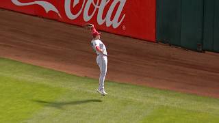 Hunter Renfroe makes an UNBELIEVABLE no-look catch in right field | MLB Highlights