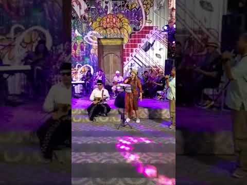 Penampilan Orkes Keroncong Sakpenake.