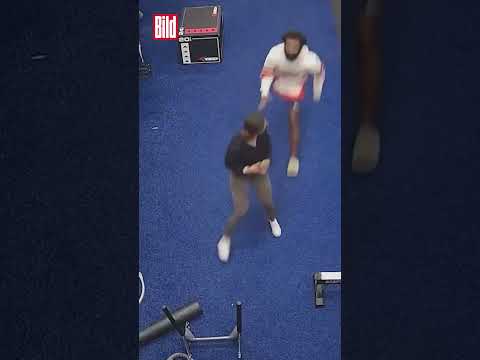 Fitness-Trainerin nimmt Angreifer in den Schwitzkasten #shorts