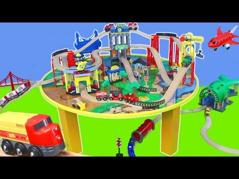 BRIO pociąg : strażak, policja, dźwig, koparka dla dzieci - drewniany pociąg Unboxing