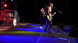 All girl band rocking out Guns N' Roses - Sweet Child O' Mine