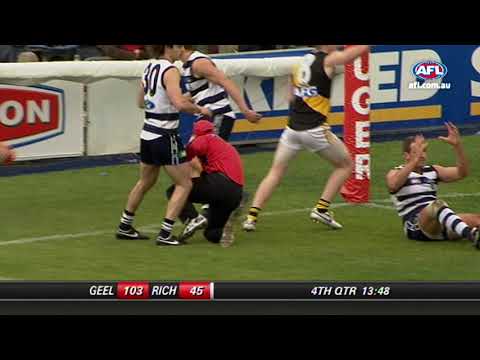 Remember when Steven King marked over the umpire? | Mars Moments | 2009 | AFL