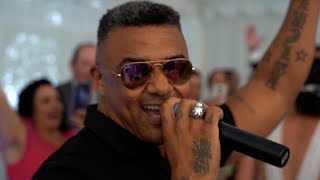 Carlos y Sara con #MiReina de Henry Méndez en directo.