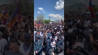 Քաղաքացիները դիմավորում են դեպի Երևան երթի մասնակիցներին