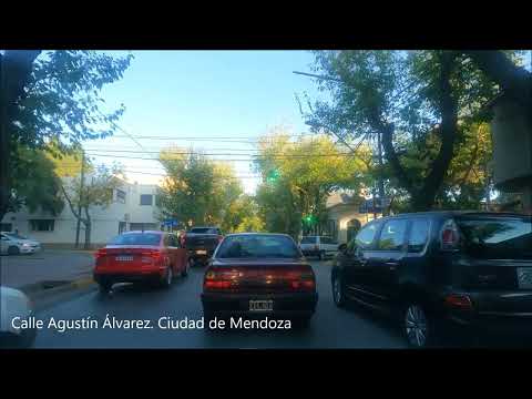 Calle Agustín Álvarez. Ciudad de Mendoza. Argentina. Abril 2022